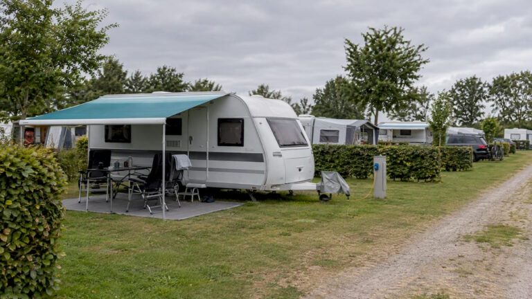 Hvad koster det at overnatte på en campingplads i Danmark?